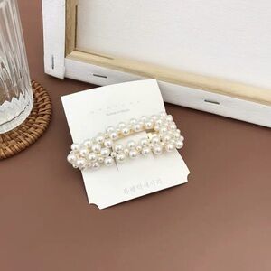 Pearl hair clip